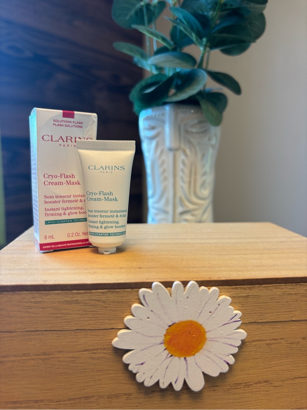 Clarins Cryo-Flash Cream-Mask – White and Pink Accents
